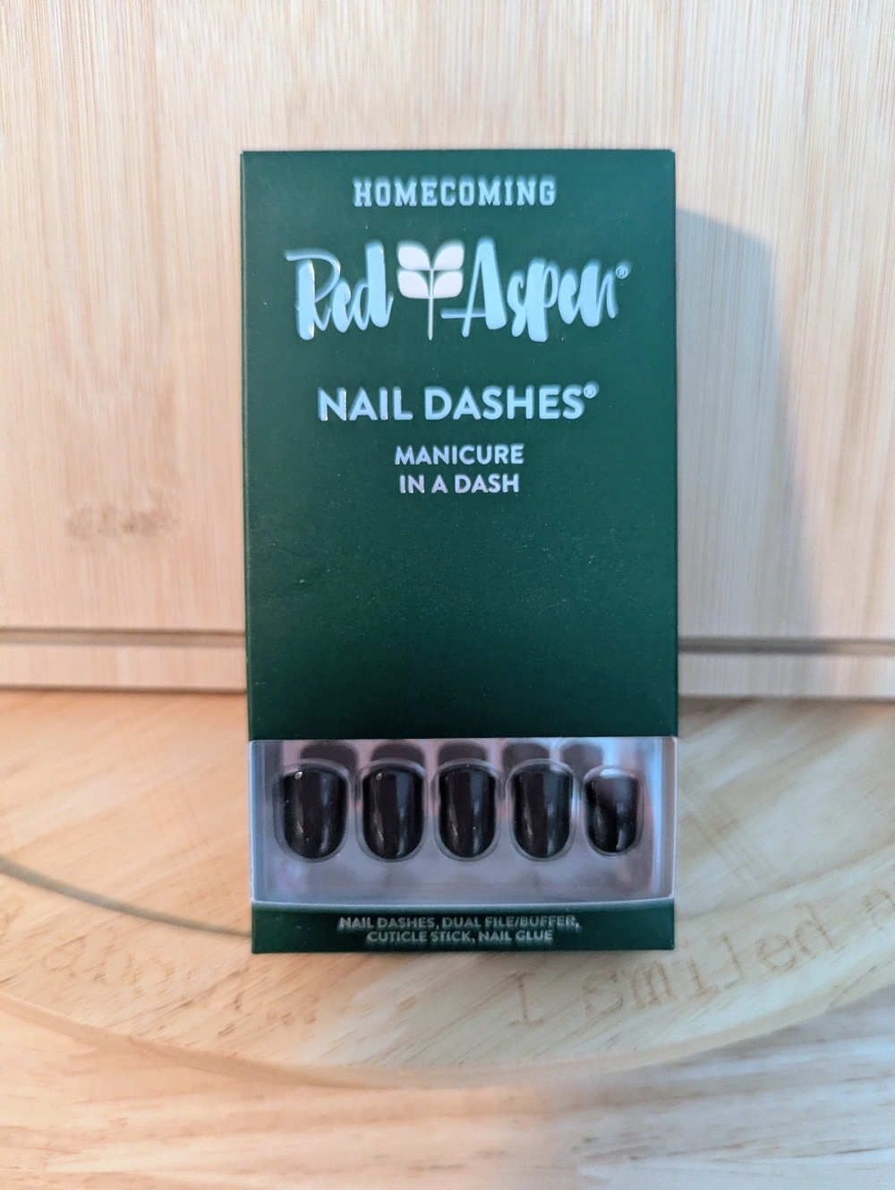 Red Aspen Nail Dashes - Dark Green  Press-On Nails